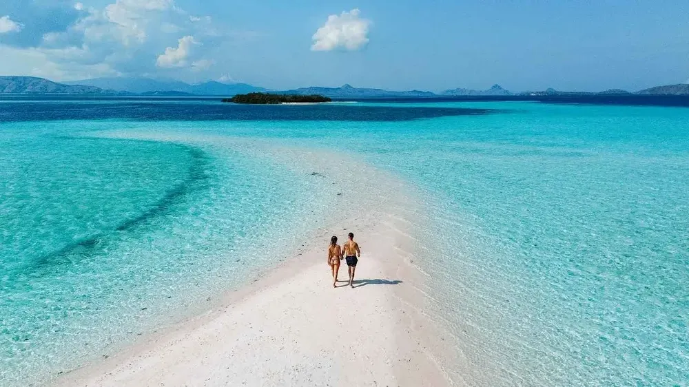 Taka Makasar Experience - Luxury Phinisi Komodo Charter 2026